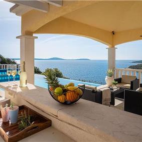 3 Bedroom Villa in Uvala Ljubljeva near Trogir, sleeps 6-7